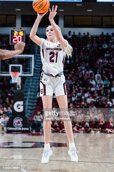 Kitts says 'moving the ball' was key for South Carolina .